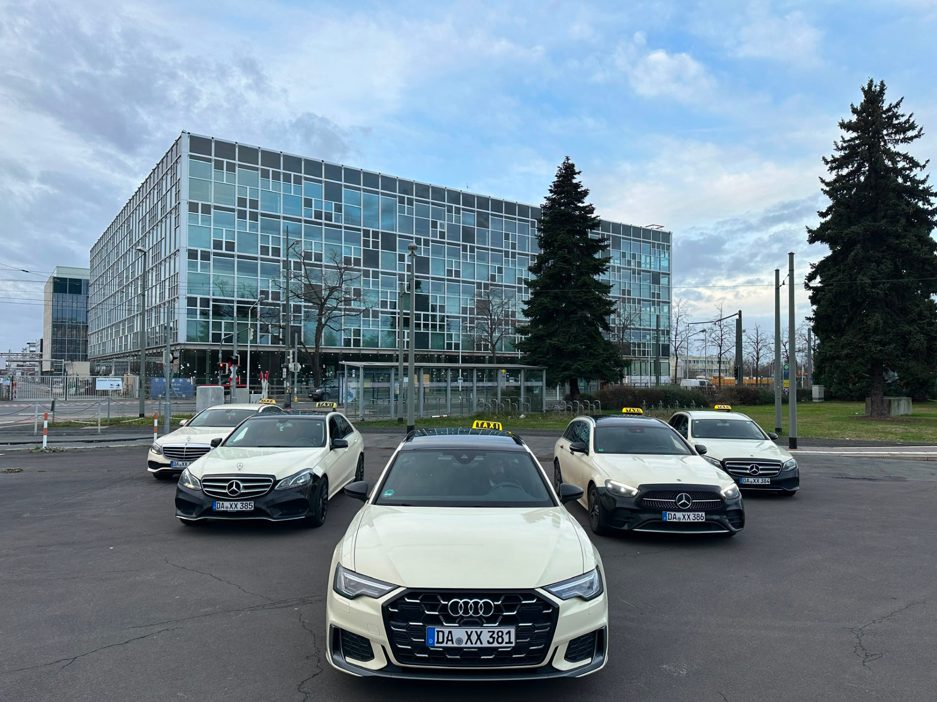 Taxiflotte mit Audi A6 und Mercedes E-Klasse in Darmstadt